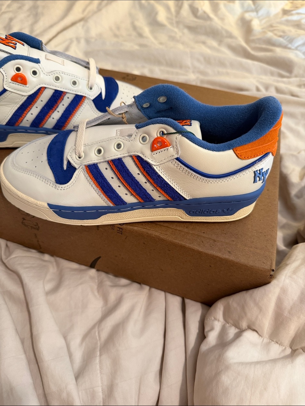 adidas Rivalry Low - FR 40/US 7 New York Knicks orange blue & white sneakers - Picture 6 of 17